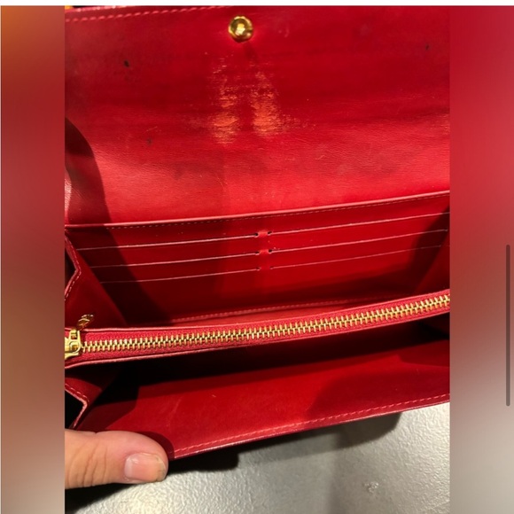 Louis Vuitton Mono Vernis Sarah Wallet in Red Patent Leather - Picture 7 of 9